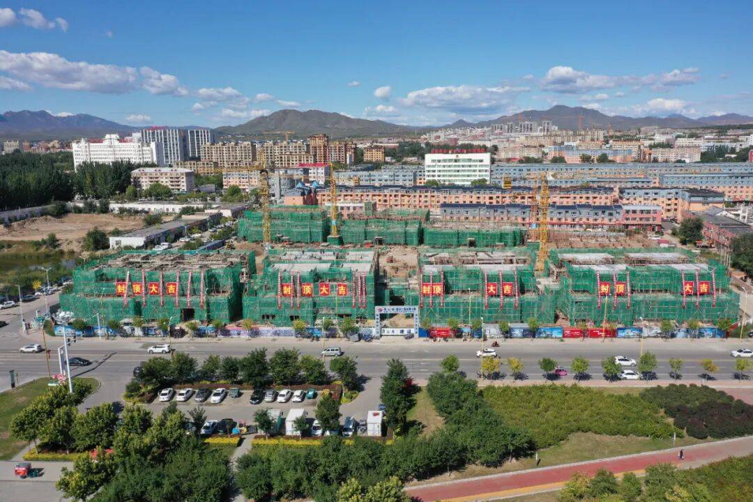 天龙八部商业广场项目一期主体建筑封顶 文旅商业新地标雏形初现